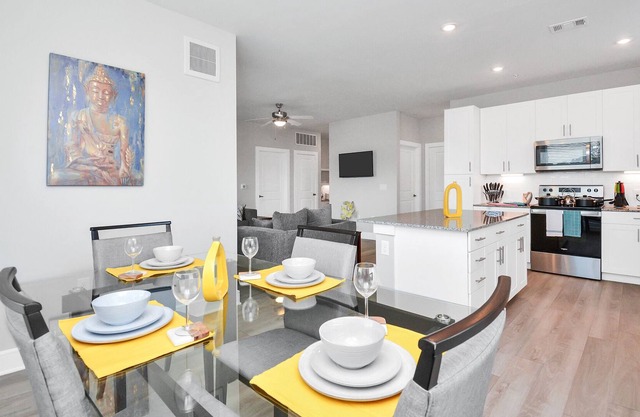 2BD/2BA With Pool~King & Queen bed, Mins to W. Houston Medical Centre