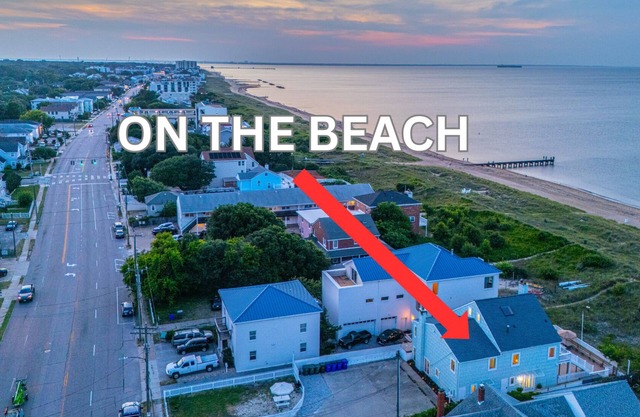 2BD+Den: BeachAccess| KingBedsI FencedYard| DogsOk