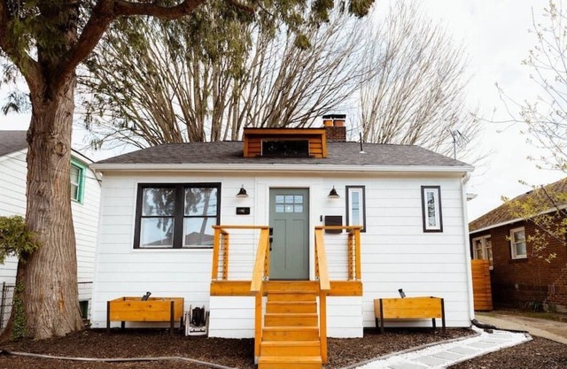 2BD Orcas Lodge · 2BD Modern Getaway | Peloton | Dual Monitors