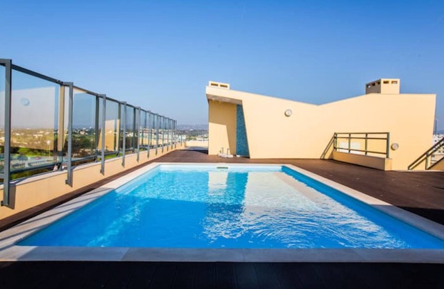 2Bed Flat w/Rooftop Pool in Marina Village, Olhão