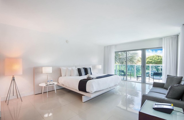 2Bedroom-2Bathroom City View Steps Away from Bal Harbour Beach