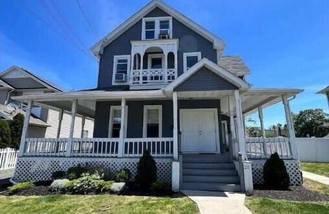 2BR 1BA Apt Near Beach + Free 4 Beach Passes!