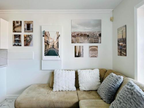 2BR 1BA Guest Suite with King Bed - Free Parking - Renfrew Station - Central Location