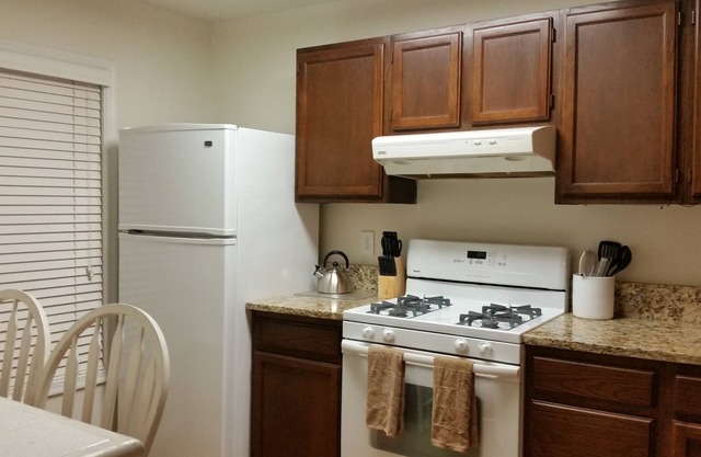 2BR/1BA Private Condo W/Terrace Patio