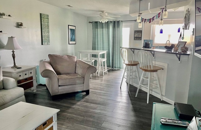 2BR/2BA Next to Freeman Park/CB Pier Two Parking Spots l Pool