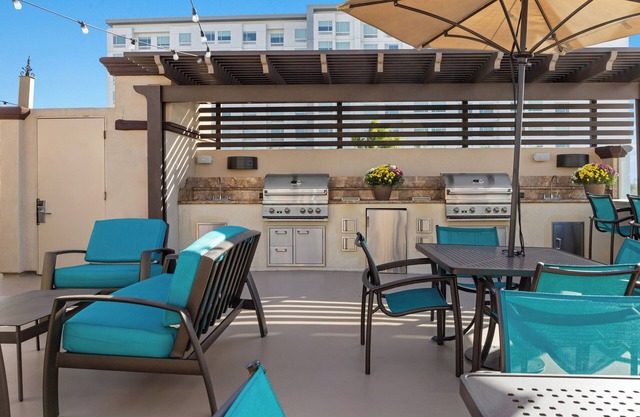 2BR Comfy Suite Steps Away From Disneyland w/Resort Pool & WiFi