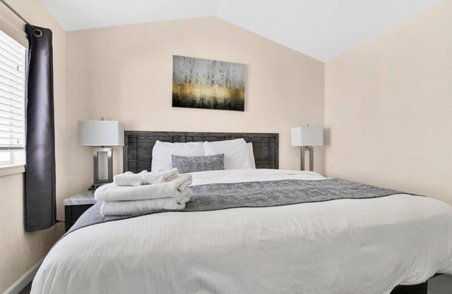 2BR Cottage accessible to Pigeon Forge Trolley