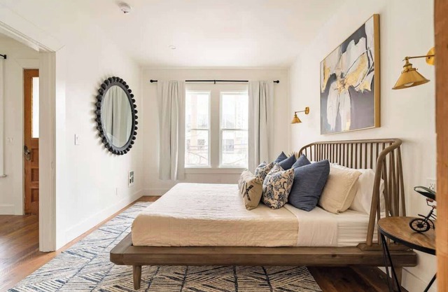 2BR Flat - Walk to NW 23rd Shops & Cafes