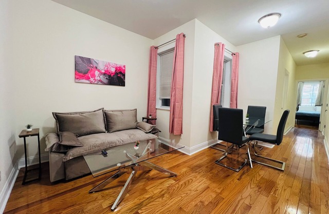 2BR Gem - Steps from Museum/Broadway
