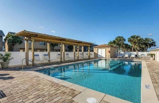 2BR Gulf Front Complex - Heated Pool - Patio - Ask about WINTER DISCOUNTS!