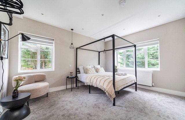 2BR Lux Stylish Flat w/Views