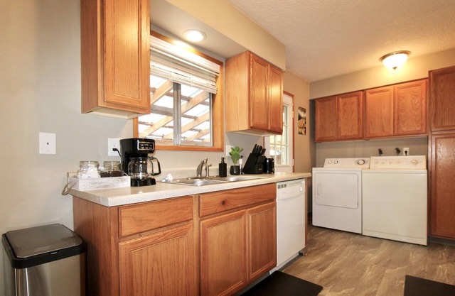 2BR Sequoia Sanctuary in Forest Grove