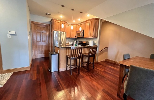 2BR Top Floor PH Apt w/Private RoofDeck in Central Sq, minutes to Harvard&MIT