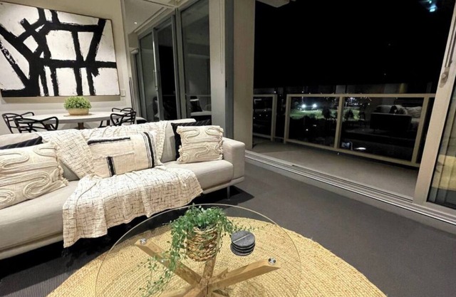 2BR Walkerville Apartment - Steps from Cafes, Shops, and Scenic Parks!