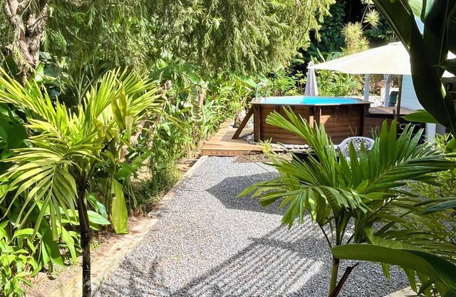 2Gites 800m from the beach private swimming pool in a tropical setting