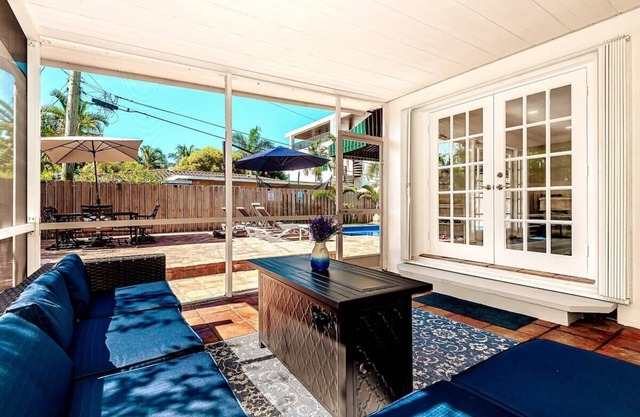 3/2 house+1mi Beach+ heated Pool+ Pool table+Golf