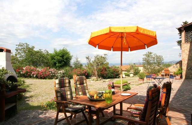 3 APARTMENTS in country house FONTEMIGLIARI , Montecatini vd Cecina Tuscany