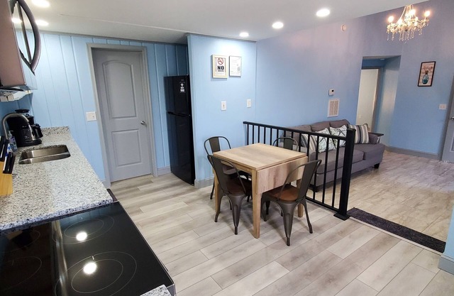 3 bed 1 bath apartment "unit 2" Located in Lewes