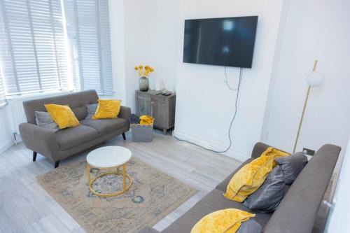 3-Bed House by Abbey Wood Station