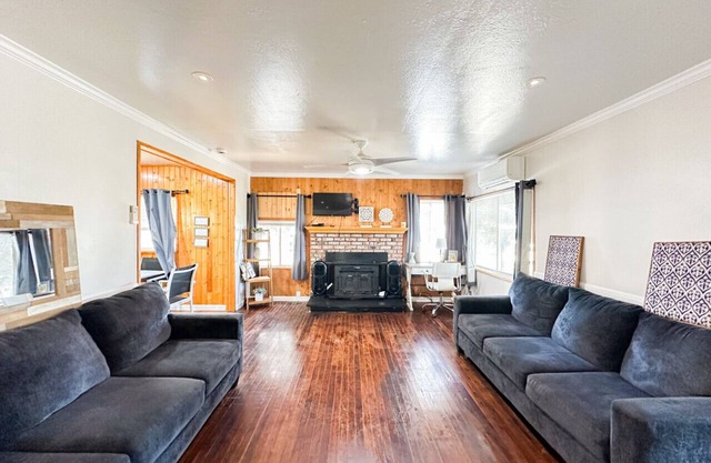 3 bedroom, 1 bath home that is located on the country side of Visalia near freeway 99.