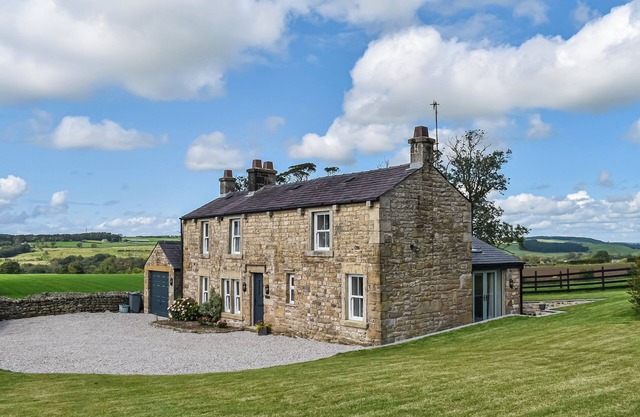 3 bedroom accommodation in Lancaster