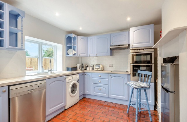 3 bedroom accommodation in Marsham