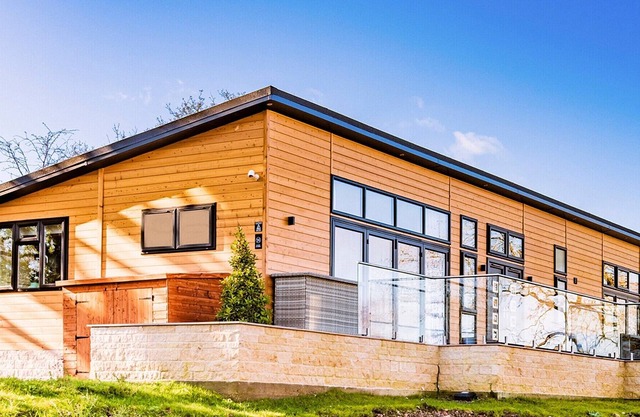 3 bedroom accommodation in Bourn