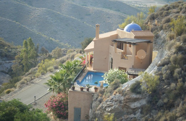 3 bedroom Andalusian villa with private pool, quiet, secluded 15 mins from the sea