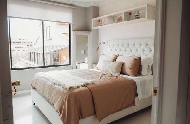 3-bedroom apartment. 10min away from CathedralnTranvia stops in front of it.