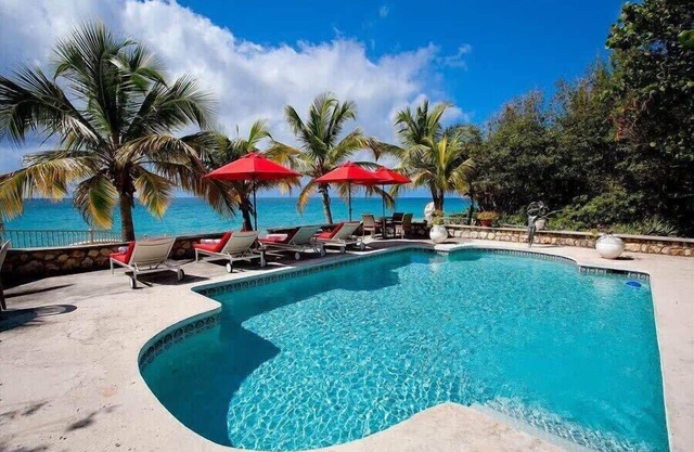 3 bedroom beach house at Baie longue