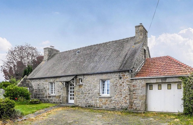 3 bedroom beautiful home in Lanvellec