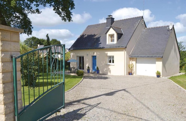 3 Bedroom Beautiful Home In Guehenno