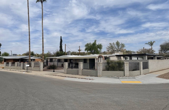 3-bedroom building in enjoyable Tucson with AC, WiFi