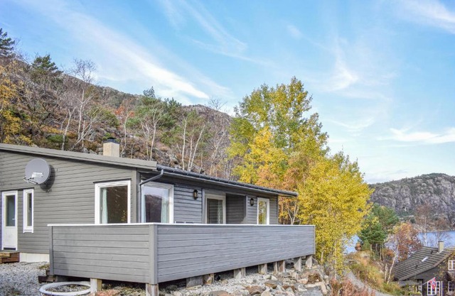 3 Bedroom Cozy Home In Forsand