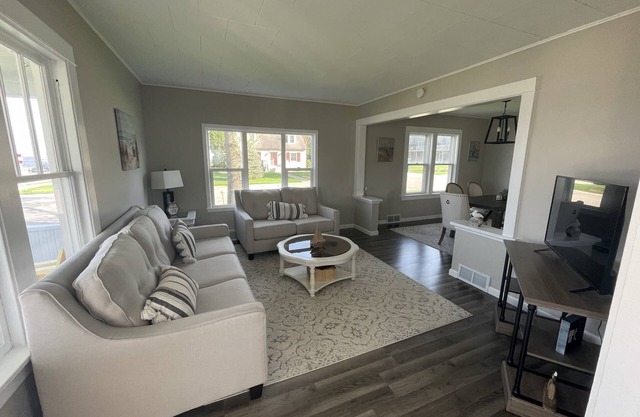 3 Bedroom home (sleeps 8)