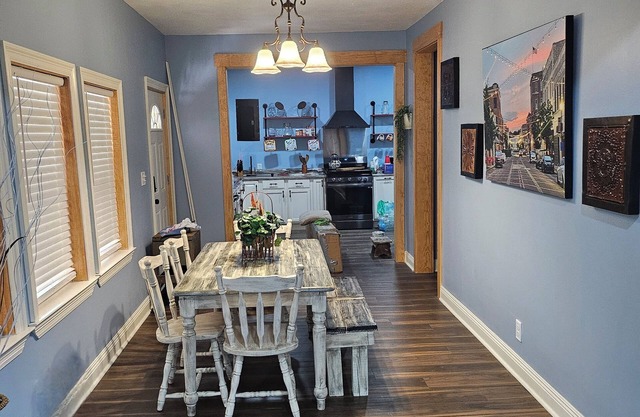 3-bedroom house in enjoyable Laurel with WiFi, AC