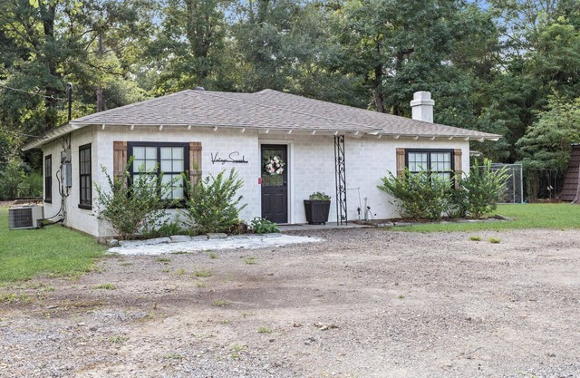 3-bedroom house with lots of parking