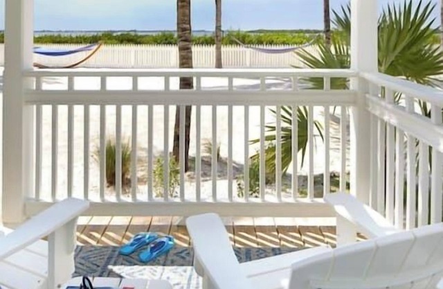 3 bedroom Resort-Key West, Beach, Pool, Hot Tub