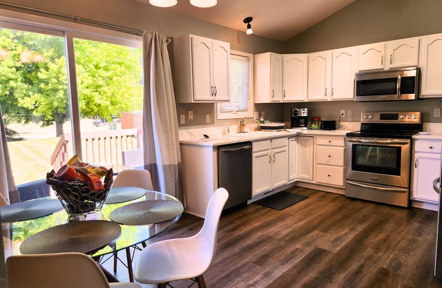 3+ bedroom split level house in the heart of all Clive amenities
