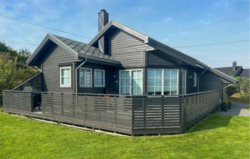 3 Bedroom Stunning Home In Bøvågen