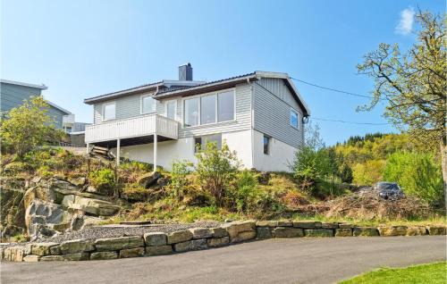 3 Bedroom Stunning Home In Lyngdal
