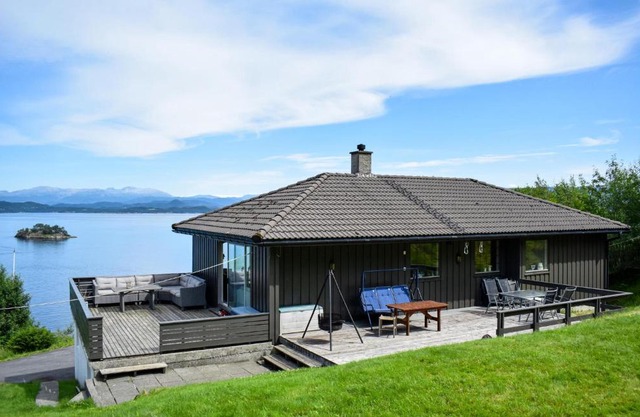 3 Bedroom Stunning Home In Bjoa