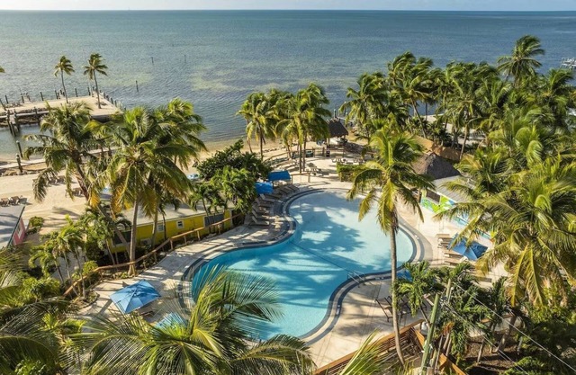 3 Bedroom Suite w/Kitchenette, Pool, Free Parking & Pet Friendly