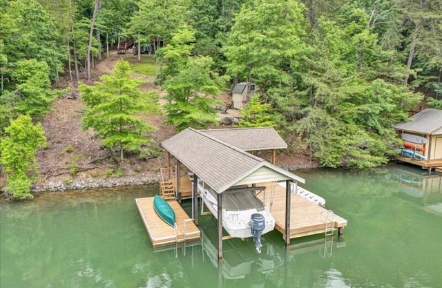 3 Bedrooms, 1 Flex Room, 4 Bathrooms! Come Visit 'Lake-A-Licious'!