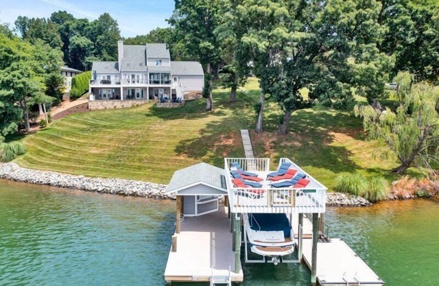 3 Bedrooms, 1 Flex Room, 3½ Bathrooms! Come Visit 'Forever Young'! 10% OFF THE RENTAL FEE, 1ST RE