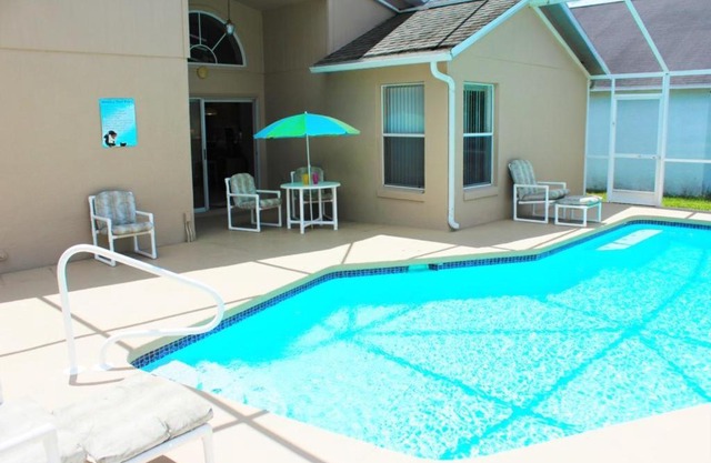 3 bedrooms pool home Gated community Ridgewood Lakes