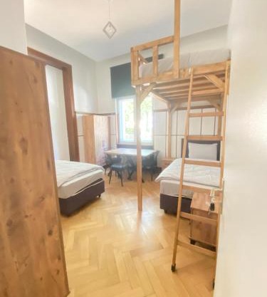 3 Bett Zimmer in Villa mit Gemeinschaftsbad