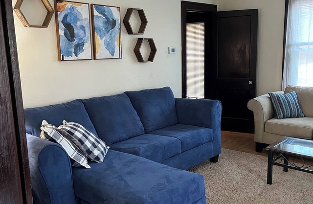 3-BR house in serene Bridgeton 10 mile from Airport WiFi AC. Enjoy peaceful stay