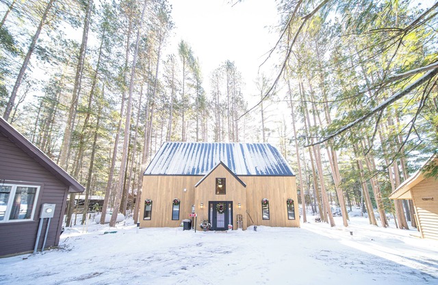 3 BR l Lakefront Cabin l Skiing I Snowmobiling