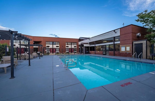 3 Convenient Units! Pool, Free Breakfast! Near Southern Utah Museum of Art!